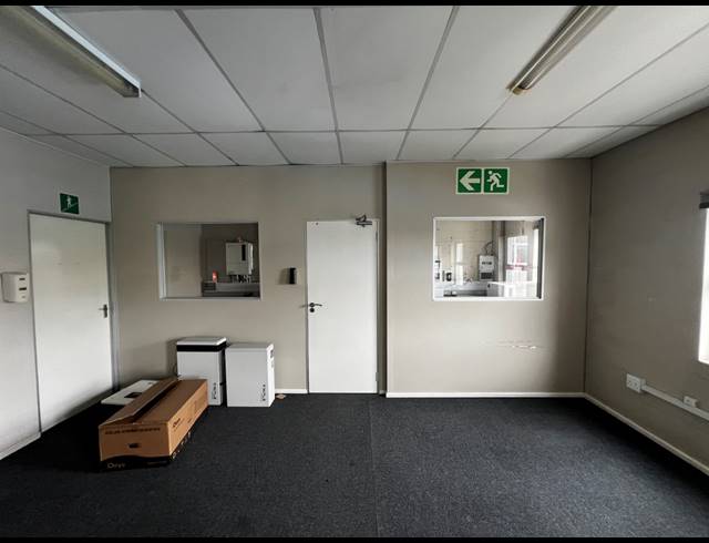 900M² WAREHOUSE TO LET IN AIRPORT INDUSTRIA